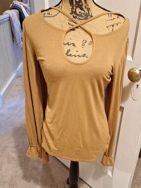 Venus Long-Sleeve  Crisscross Keyhole Top